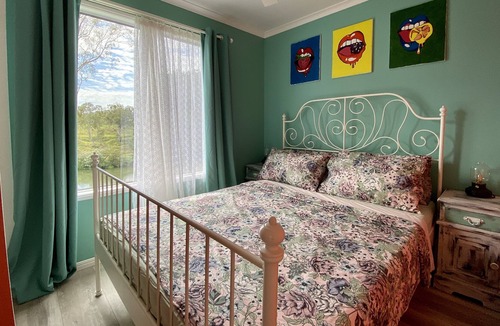 Lowood Cottage | Relaxation, kayaking, fishing on the Brisbane river - get it all at our cottage