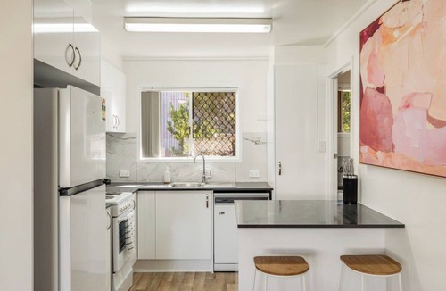 Centenary Heights Apartment | Relaxed Comfort in Quiet Leafy Surrounds!