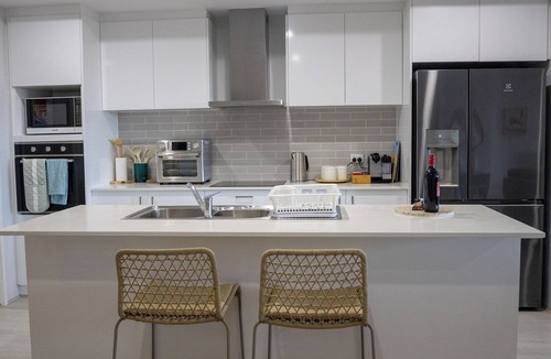 Secret Harbour House | Relaxing three bedroom Beach House on the coast. Close to cafes and golf course.