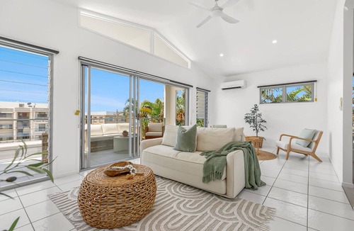 Alexandra Headland House | Retreat in the Heart of Alex - 3BR sleeps 11, Pool