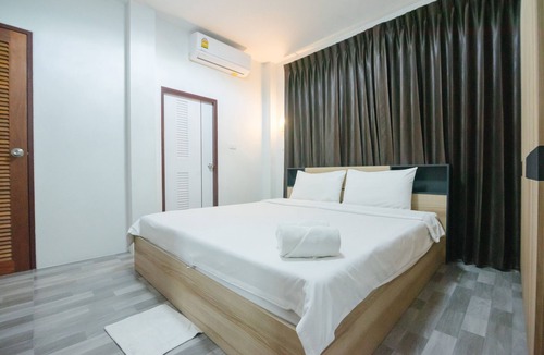 Chom Bueng Resort | Reuan Chom Dao Resort