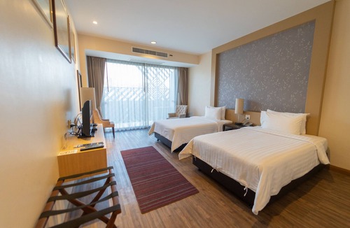 Mueang Samut Prakan District Hotel | Rimkhobfa Urban Resort