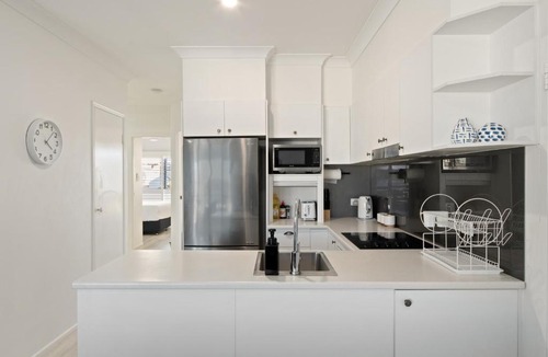Maroochydore Apartment | Riverfront 2BR Apt with Views, Balcony & Parking