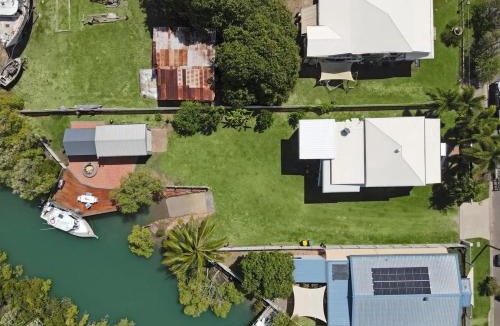 South Townsville House | Riverfront Retreat - Fish from Deck with Boat Ramp
