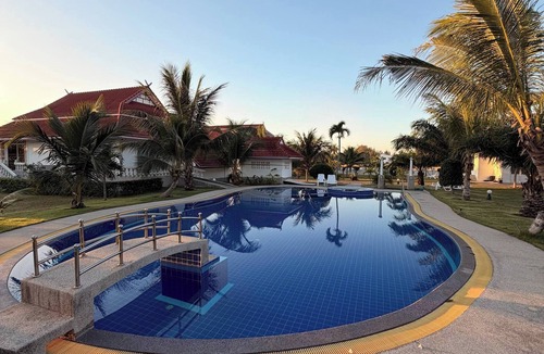 Huai Yang Apartment | Romantic Beachside Retreat with Breathtaking Views