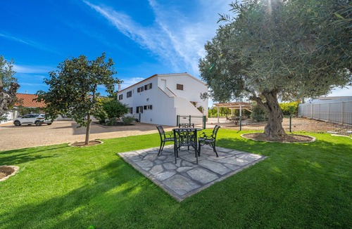 Silves Apartment | Room 'Orange Blossom Grove - 2' with Shared Terrace, Wi-Fi and Air Conditioning