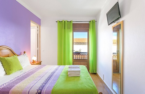 Baiona Apartment | Room 'Quarto Lilás' with Balcony and Wi-Fi