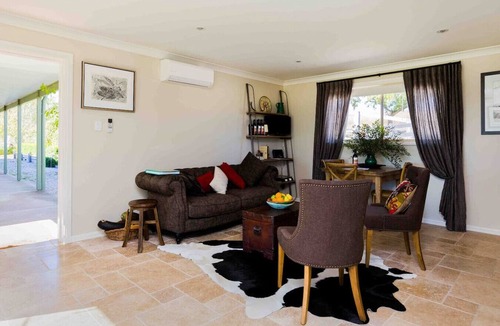 Eurunderee Apartment | Rosby Studio, one bedroom self contained apartment