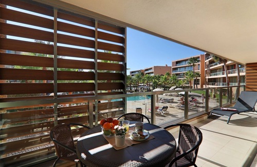 Salgados Apartment | Salgados 4Seasons Apartment with Pool, A/C, Wi-Fi, Garden & Balcony