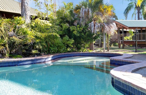 South Mackay Apartment | Saltwater Sand - relax by the beach