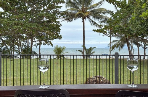 Kurrimine Beach House | Salty Lodge - Beach Front Paradise