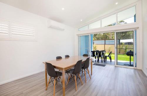 Sanctuary Point House | Sanctuary Blue Pet Friendly 5 Mins to Hyams Beach