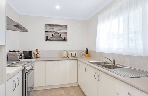 Sanctuary Point House | Sanctuary Cottage by Book Jervis Bay - Family Friendly and Affordable