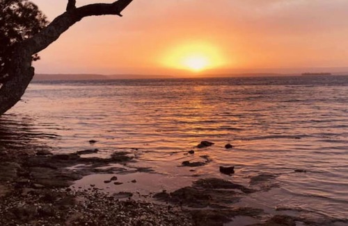 Sanctuary Point House | Sanctuary Paradise Waterfront by Book Jervis Bay - Pets Allowed