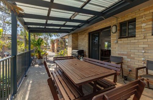Tuncurry House | Sandcastle 7 with WiFi