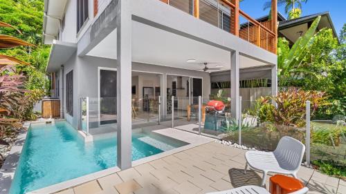 Trinity Beach House | Sandveil Absolute Beachfront Access House