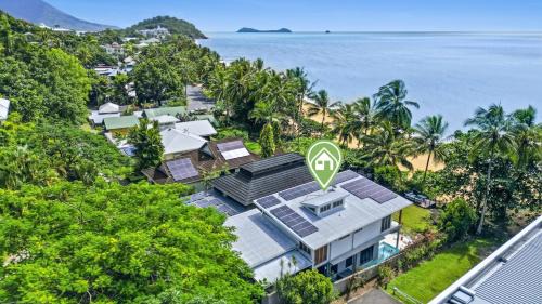 Trinity Beach House | Sandveil Absolute Beachfront Access House