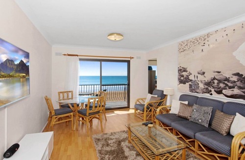 Avoca Beach Apartment | Sandy Cheeks - Sunny Beachfront Location