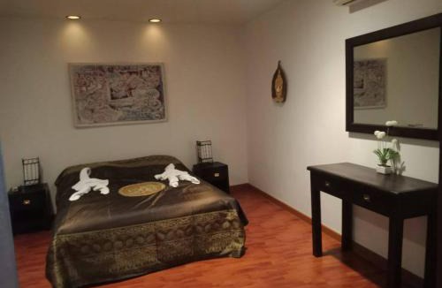 Tha Thaewawong Apartment | Sandy Home