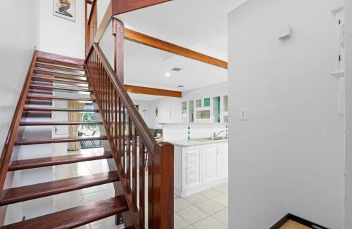 Traviston House | Sandy Toes