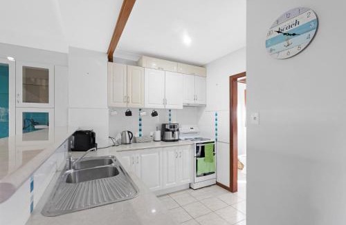 Traviston House | Sandy Toes
