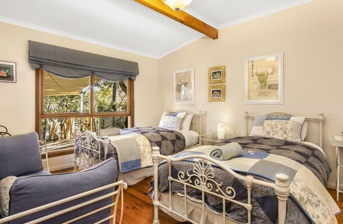 Leura Cottage | Scribbly Gum - Three Bedroom Cottage, Sleeps 6