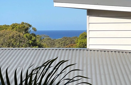 Elizabeth Beach House | Sea Breeze - perfect beach getaway for family, friends and pets