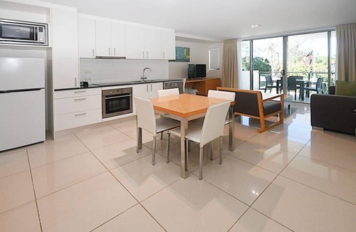Urangan Apartment | Sea View 1-Bedroom Resort Apt Self-Catering