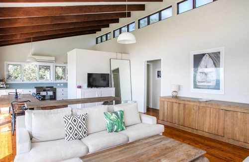 Mollymook Beach House | Seacliff Cottage - Iconic Oceanfront Home with Pool