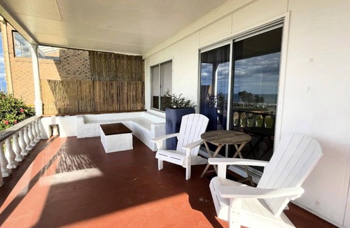 Minnie Water Apartment | Seascape Downstairs, TOP NOTCH