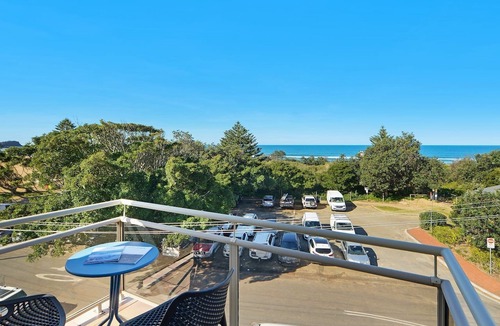 Avoca Beach Apartment | Seaview 12 - Pete & Kaz's