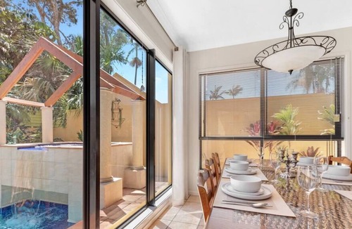 Mudjimba House | Secret 🤫 Tuscan style Oasis with Pool & Spa in moments from the Beach