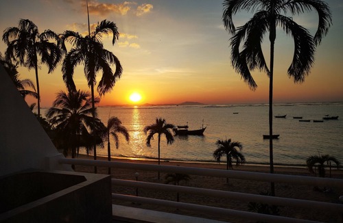 Si Racha Villa | Serenity Beachfront room - Private beach - Near Bangkok/Pattaya