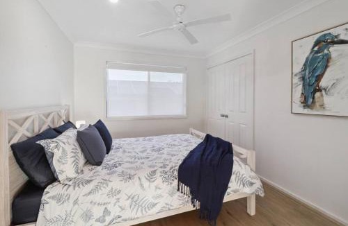 Tuggerawong House | Serenity by the Lake