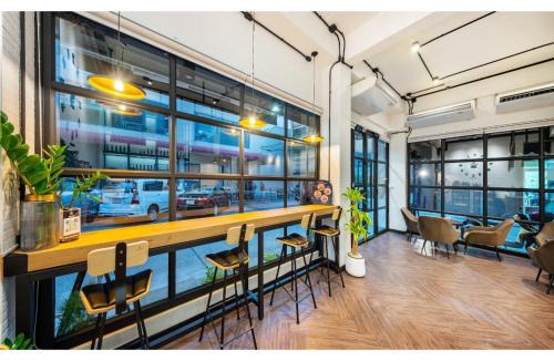 Wang Burapha Phirom Hostel | Siam Subway Hostel and Café