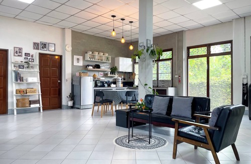 Tha Kham Hotel | Silpasom ARTstay Suratthani