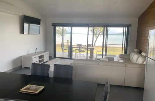 Whitsundays Resort | Sinclair Bay Resort (Unit 2) - Peaceful waterfront retreat on private estate