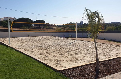 Olhos D'Agua Villa | Sky Villa by Laranjal Rentals