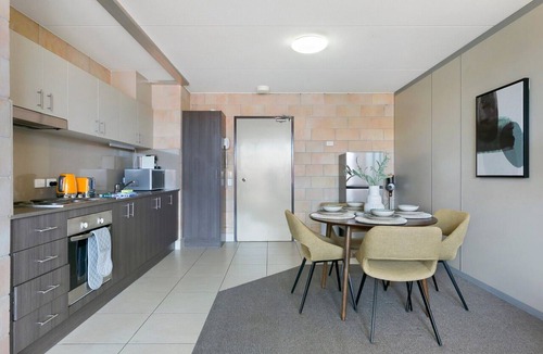 Southport Apartment | Sleek Apartment with Pool and Rooftop Terrace