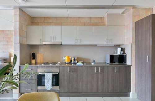 Southport Apartment | Sleek Apartment with Pool and Rooftop Terrace
