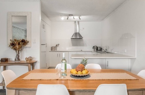 North Creek Apartment | Sleek, modern and comfortable, this is a beautifully appointed apartment.