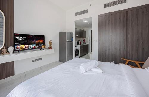 Dubai Apartment | Sleek & Spacious Studio in Central Dubailand