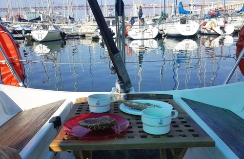 Lisbon Apartment | Sleep aboard a sailing boat in Lisbon