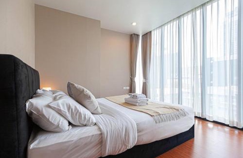 Ekkamai Apartment | Spacious 1 Bedroom Rooftop Pool BTS Thonglor
