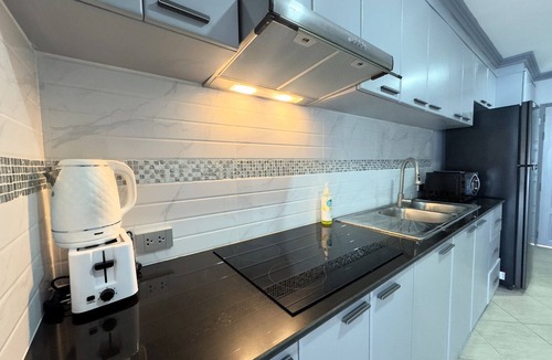 Pratumnak Hill Apartment | Spacious 2-Bedroom Pool-View Condo - Executive Residence 2, Pratumnak