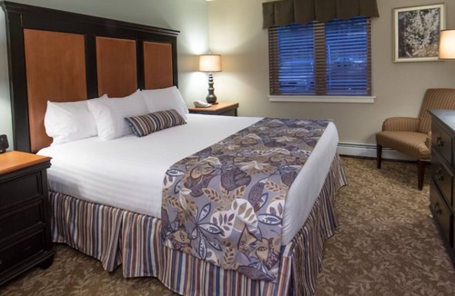 Brownsville Resort | Spacious 3-Bedroom Resort + Loft in Mountain–Fireplace, Gym, and Close to Skiing