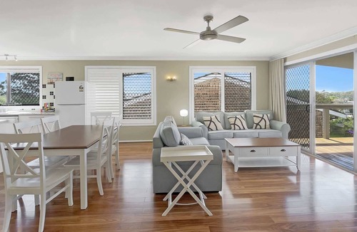 Batehaven House | Spacious 4-Bed Coastal Home with Water Views