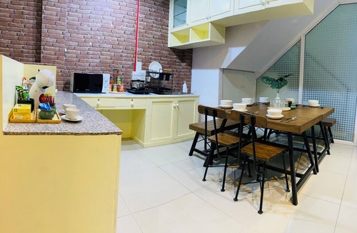 Huay Kaew House | Spacious 5-bedroom 5.5 bathrooms townhome in Nimman with airport pick up
