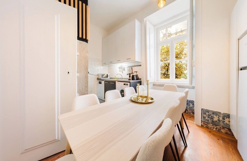 Chiado Apartment | Spacious - 6 Bed - Super Central - lux