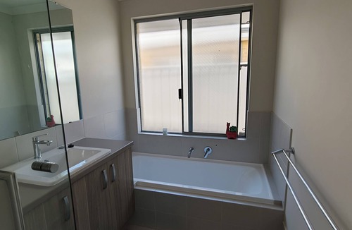 Piara Waters House | Spacious and Comfortable Family Stay